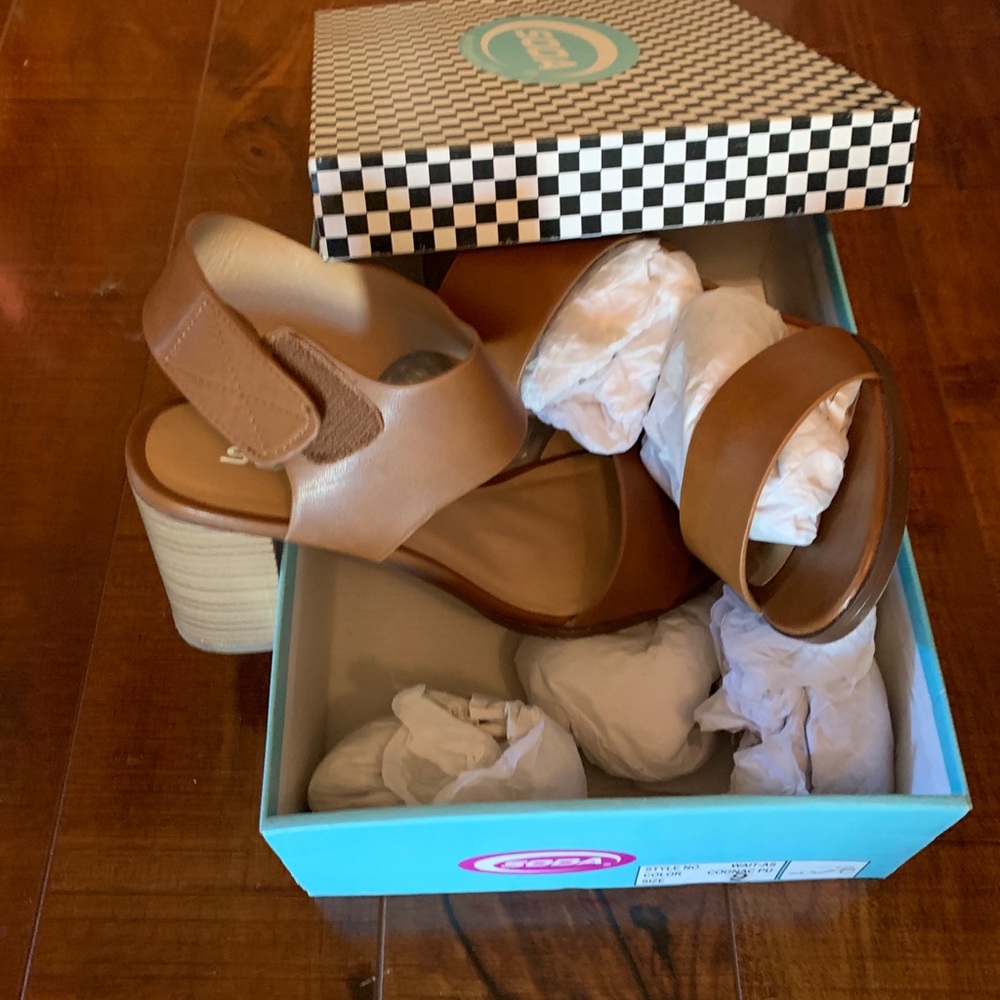 Shoes - Picture 2 of 4